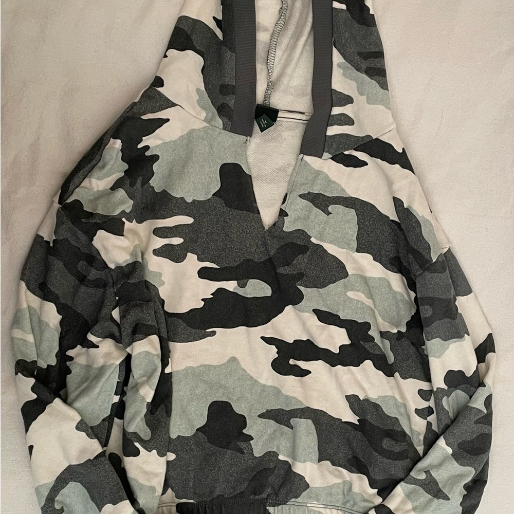 Wild fable  camo hoodie, size medium.